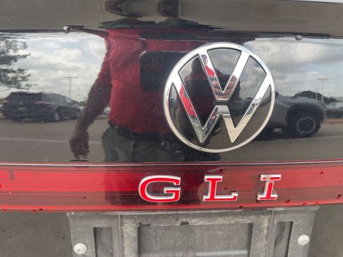 Used 2025 Volkswagen Jetta GLI Autobahn FWD image 13