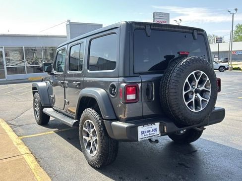 Used 2026 Jeep Wrangler Unlimited Sport AWD/4WD image 5