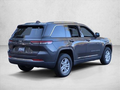 Used 2023 Jeep Grand Cherokee Laredo RWD image 5