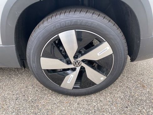 New 2025 Volkswagen Taos S image 20