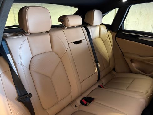 Certified 2026 Porsche Macan AWD/4WD image 27