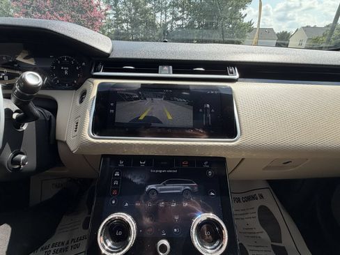 Used 2018 Land Rover Range Rover Velar R-Dynamic SE AWD/4WD image 15