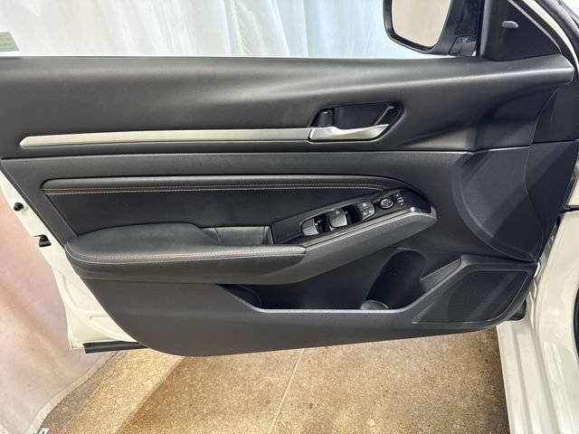 Used 2023 Nissan Altima 2.5 SR w/ SR Premium Package FWD image 22