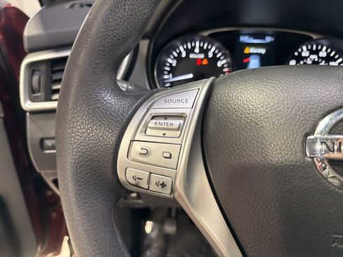 Used 2016 Nissan Rogue S AWD/4WD image 11