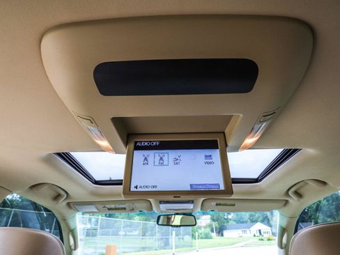 Used 2011 Lexus LX 570 4WD w/ Luxury Pkg image 15