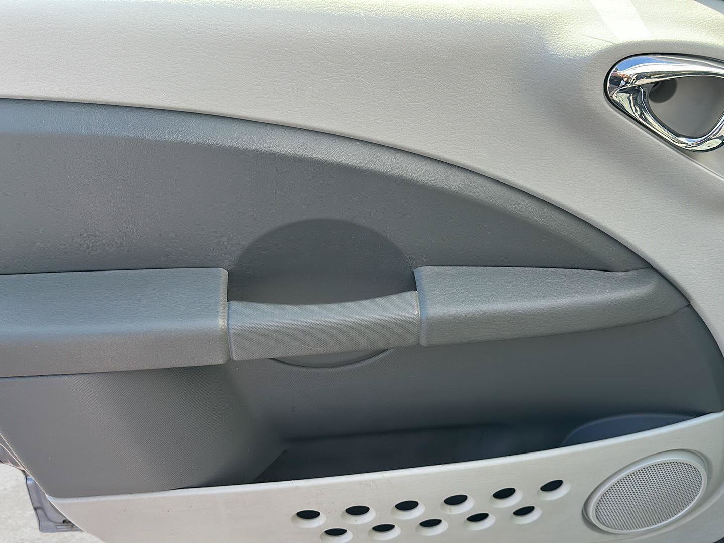Used 2007 Chrysler PT Cruiser Limited FWD image 4