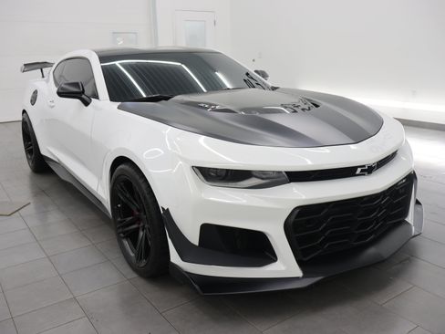 Used 2020 Chevrolet Camaro ZL1 RWD image 2