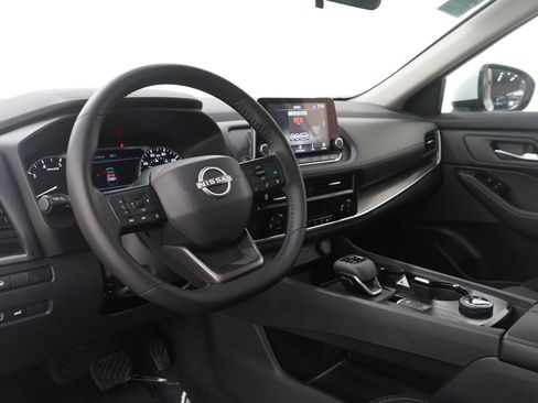 Used 2025 Nissan Rogue SV image 26