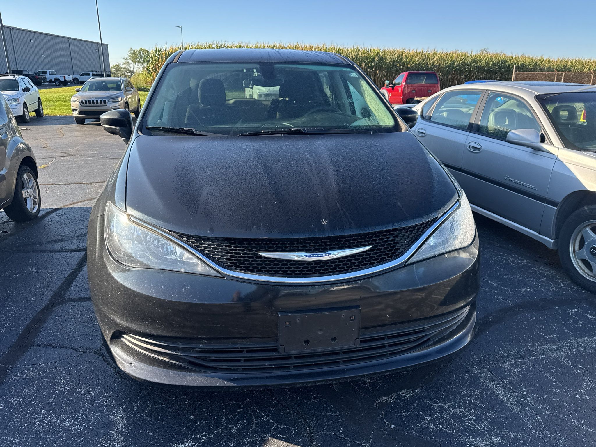 Used 2017 Chrysler Pacifica Touring w/ Tire & Wheel Group FWD image 2