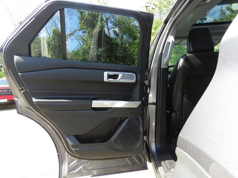 Used 2024 Ford Explorer XLT w/ Equipment Group 202A AWD/4WD image 20