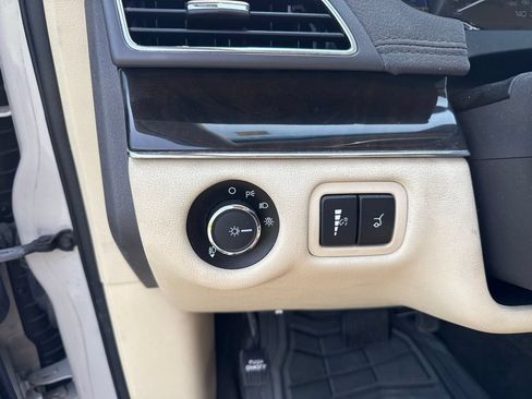 Used 2019 Lincoln MKT AWD image 13
