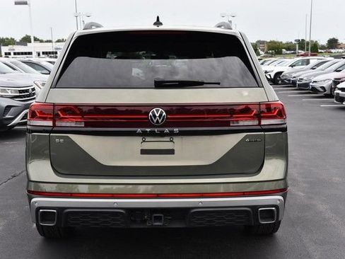 Used 2025 Volkswagen Atlas Peak Edition SE AWD/4WD image 6