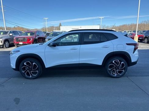 Certified 2024 Chevrolet Trax RS w/ Driver Confidence Package image 2