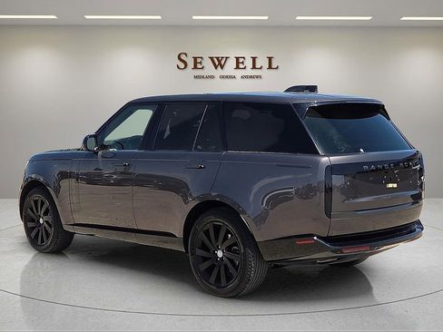Used 2023 Land Rover Range Rover SE AWD/4WD image 3