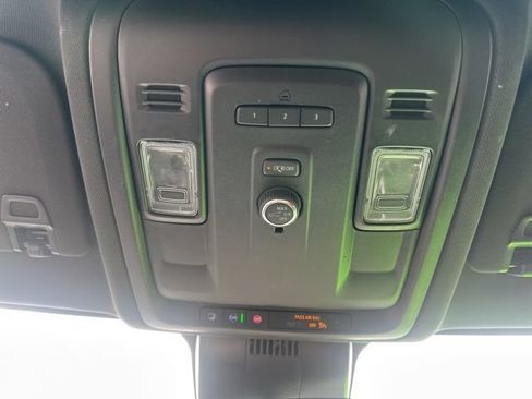 Used 2024 GMC Yukon SLT AWD/4WD image 23