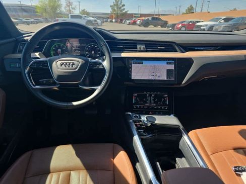 Used 2024 Audi Q8 e-tron Premium Plus w/ Premium Plus Package image 10