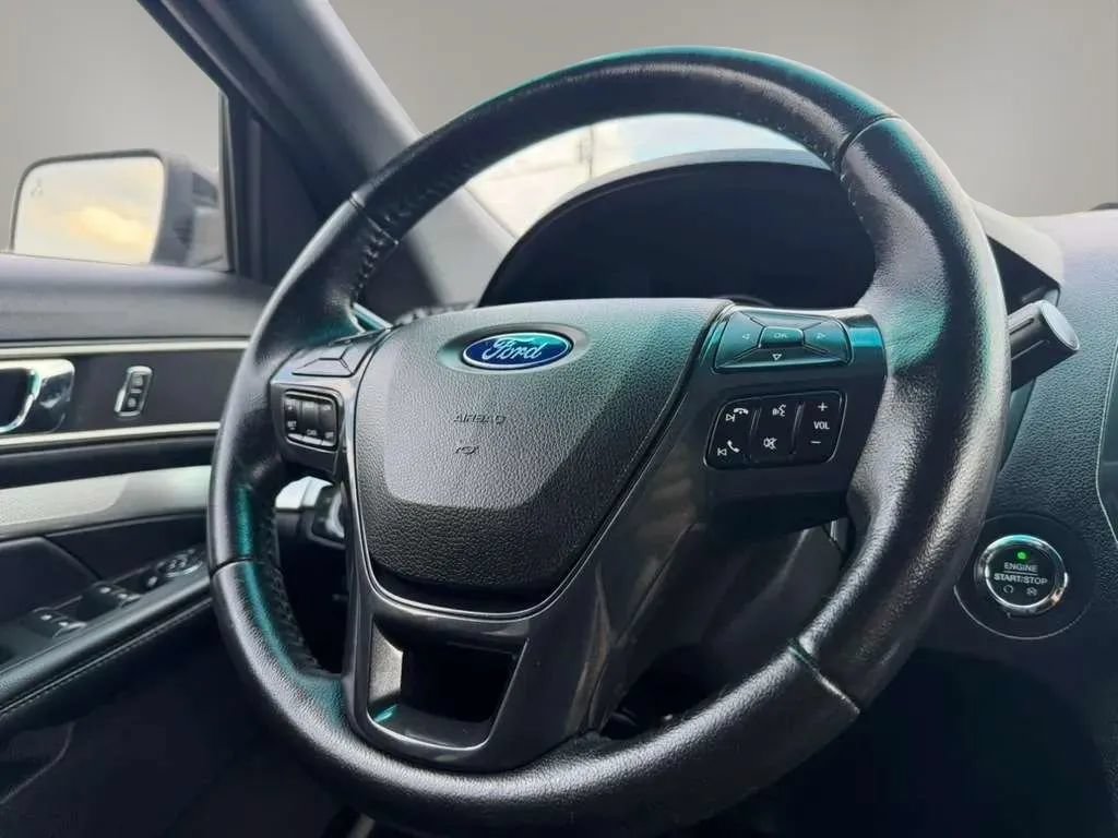 Used 2016 Ford Explorer XLT w/ Equipment Group 202A FWD image 21