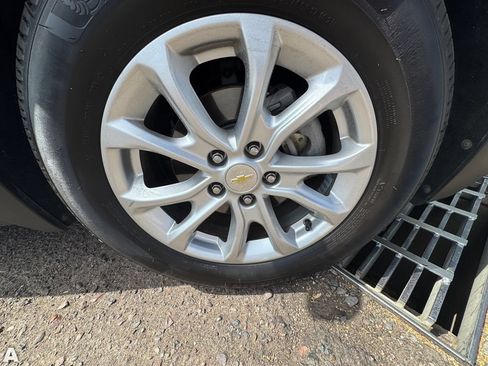 Used 2019 Chevrolet Equinox LT FWD image 10