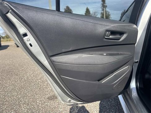 Used 2022 Toyota Corolla LE image 12