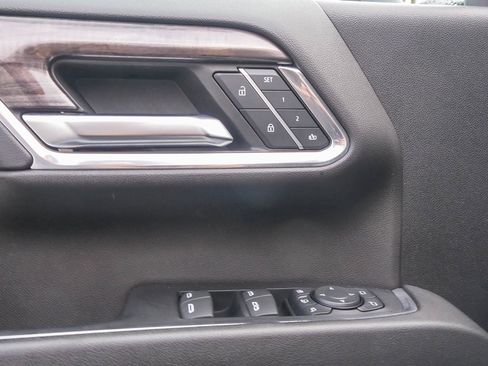 Used 2024 Chevrolet Silverado 2500 LTZ w/ LTZ Convenience Package image 19