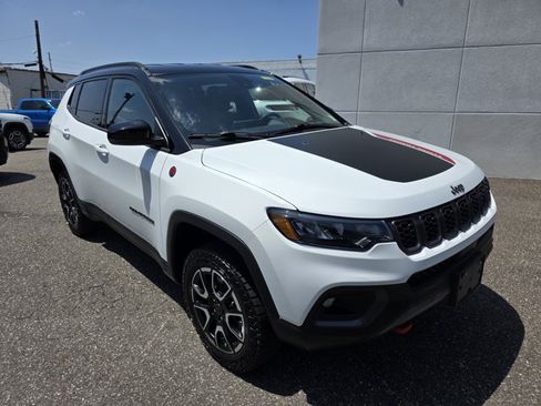 Used 2025 Jeep Compass Trailhawk AWD/4WD image 1