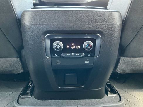 Used 2024 Chevrolet Suburban High Country AWD/4WD image 15