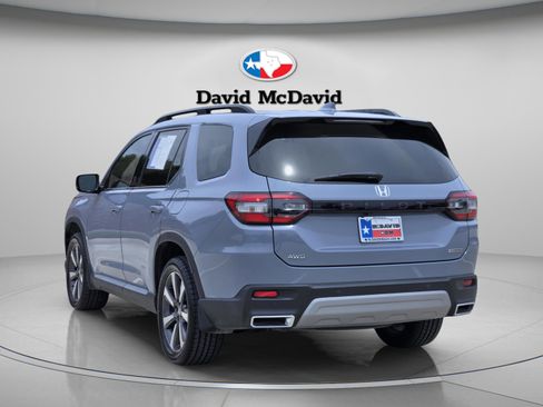 Certified 2025 Honda Pilot Touring image 4