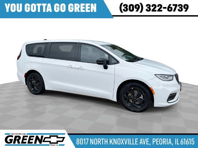 Used 2024 Chrysler Pacifica Limited FWD image 1