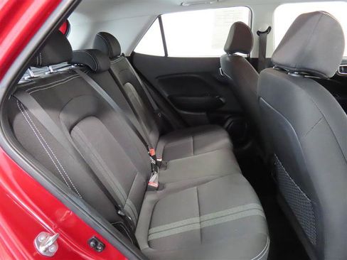 Used 2025 Hyundai Venue SEL FWD image 31