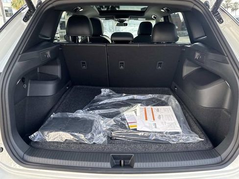 New 2026 Volkswagen Tiguan SE R-Line FWD image 5