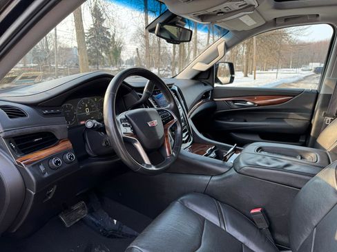 Used 2015 Cadillac Escalade Premium image 28