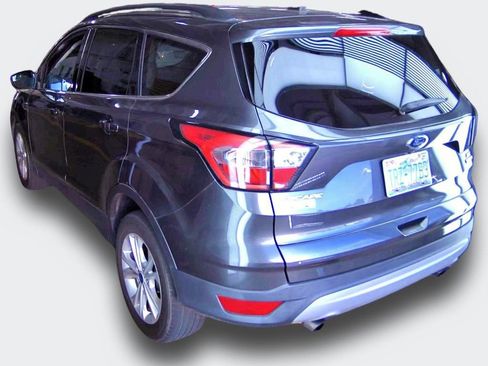 Used 2018 Ford Escape SE FWD image 4