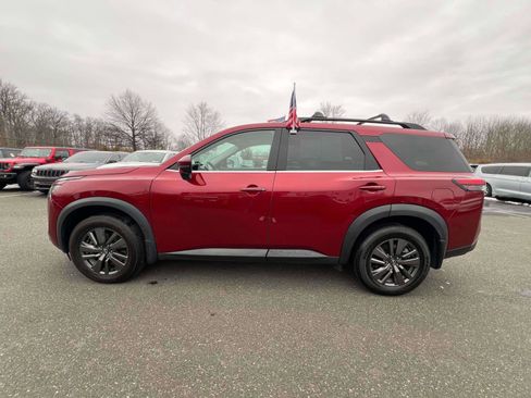 Used 2023 Nissan Pathfinder SV image 35