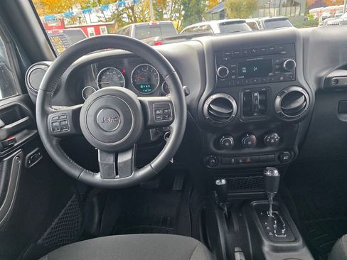 Used 2018 Jeep Wrangler Unlimited Sport S image 11