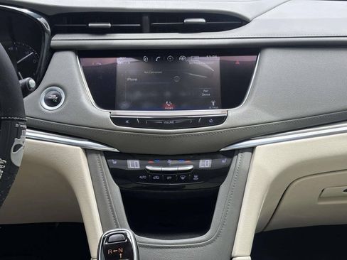 Used 2018 Cadillac XT5 Luxury w/ Driver Awareness Package FWD image 26