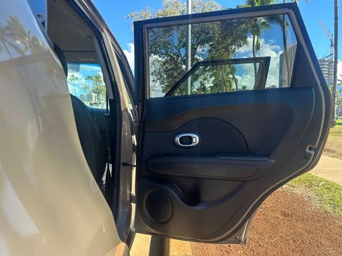 Used 2014 Kia Soul + image 16