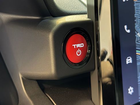 Used 2025 Toyota 4Runner TRD Off-Road Premium AWD/4WD image 39