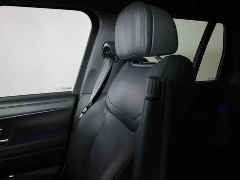 Used 2025 Land Rover Range Rover SE image 40