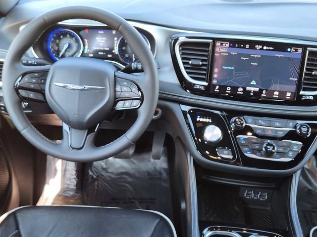 Used 2025 Chrysler Pacifica Limited FWD image 28