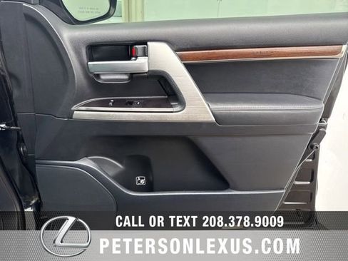 Used 2016 Toyota Land Cruiser image 12
