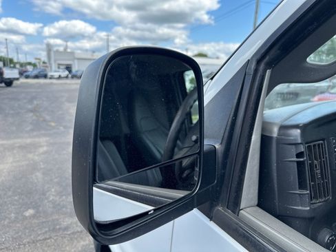 Used 2018 Chevrolet Express 2500 image 10