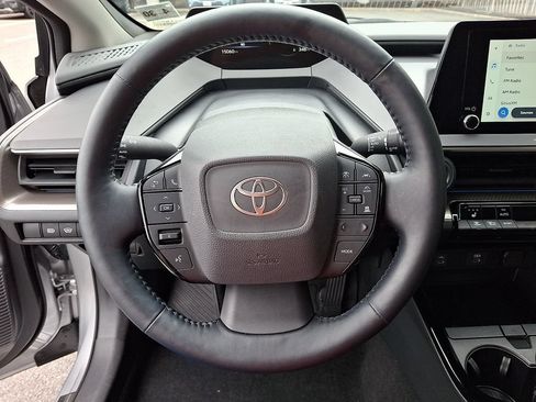 Used 2025 Toyota Prius XLE AWD/4WD image 18