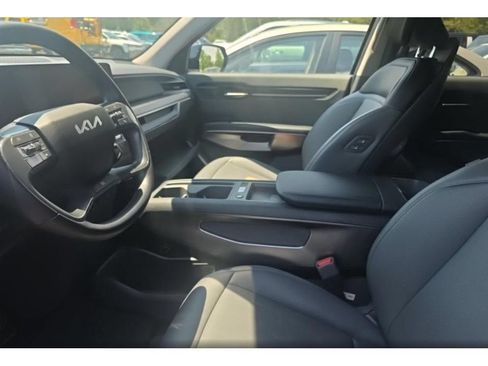 Used 2024 Kia EV9 Light Long Range RWD image 5