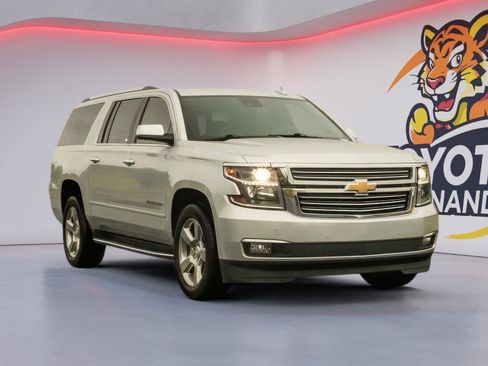 Used 2020 Chevrolet Suburban Premier RWD image 3
