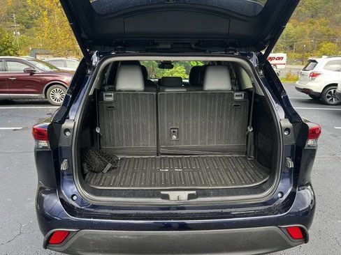 Used 2020 Toyota Highlander XLE image 9