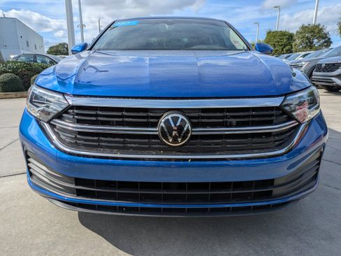 Certified 2023 Volkswagen Jetta SE image 9