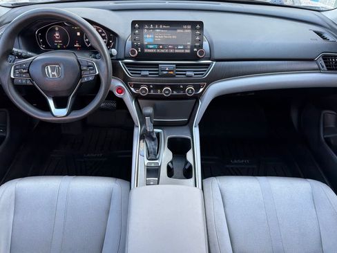 Used 2018 Honda Accord EX image 3