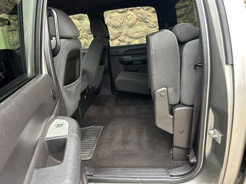 Used 2007 GMC Sierra 2500 SLE w/ Z71 Off-Road Package image 27