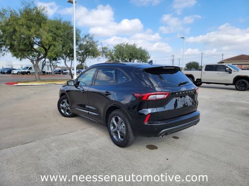 Used 2023 Ford Escape ST-Line w/ Tech Pack #1 image 5