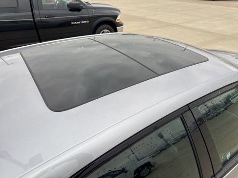 Used 2017 Chrysler 300 S w/ 300S Premium Group AWD/4WD image 10